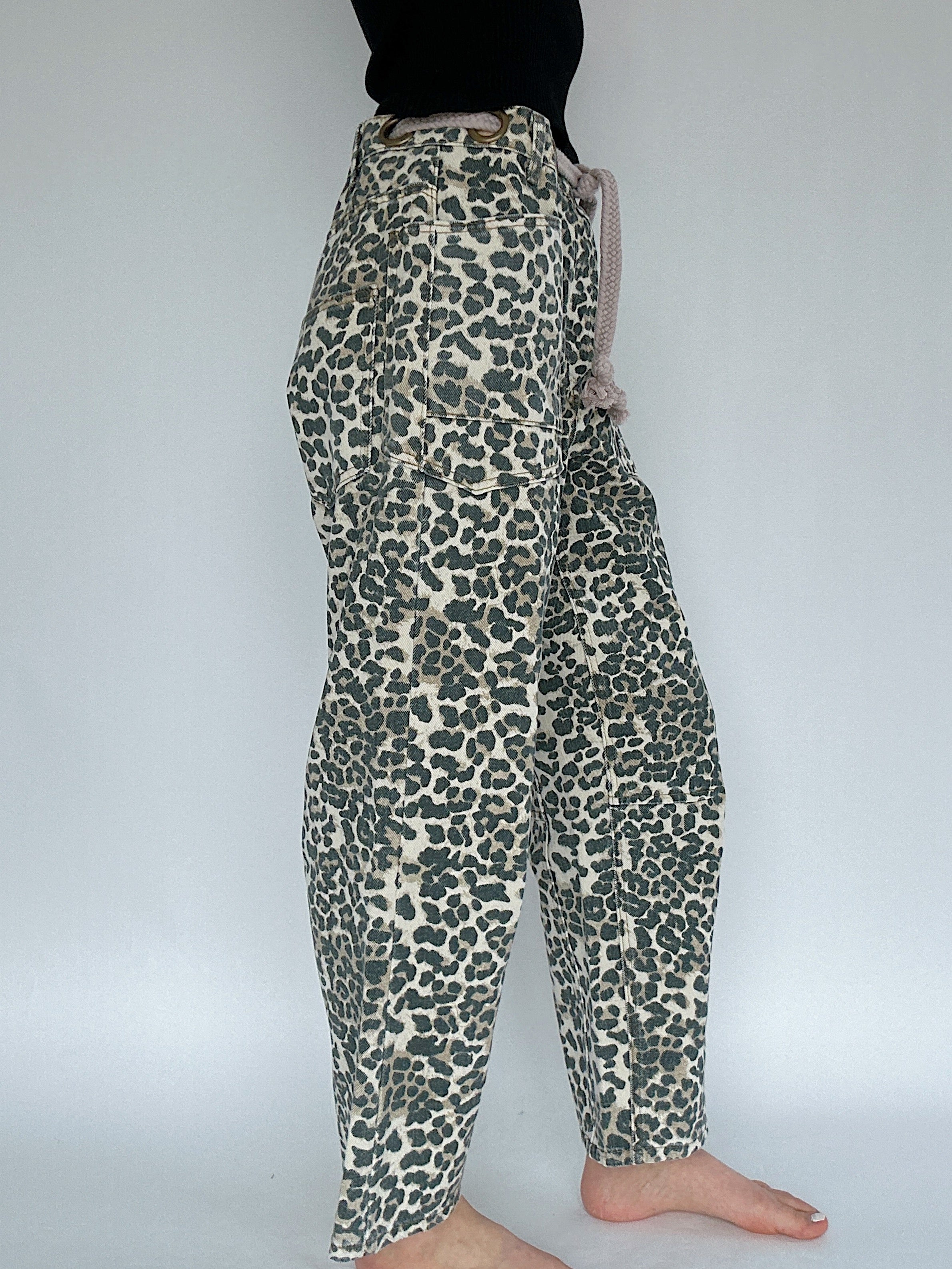 Makenzy Denim Pants Leopard Side