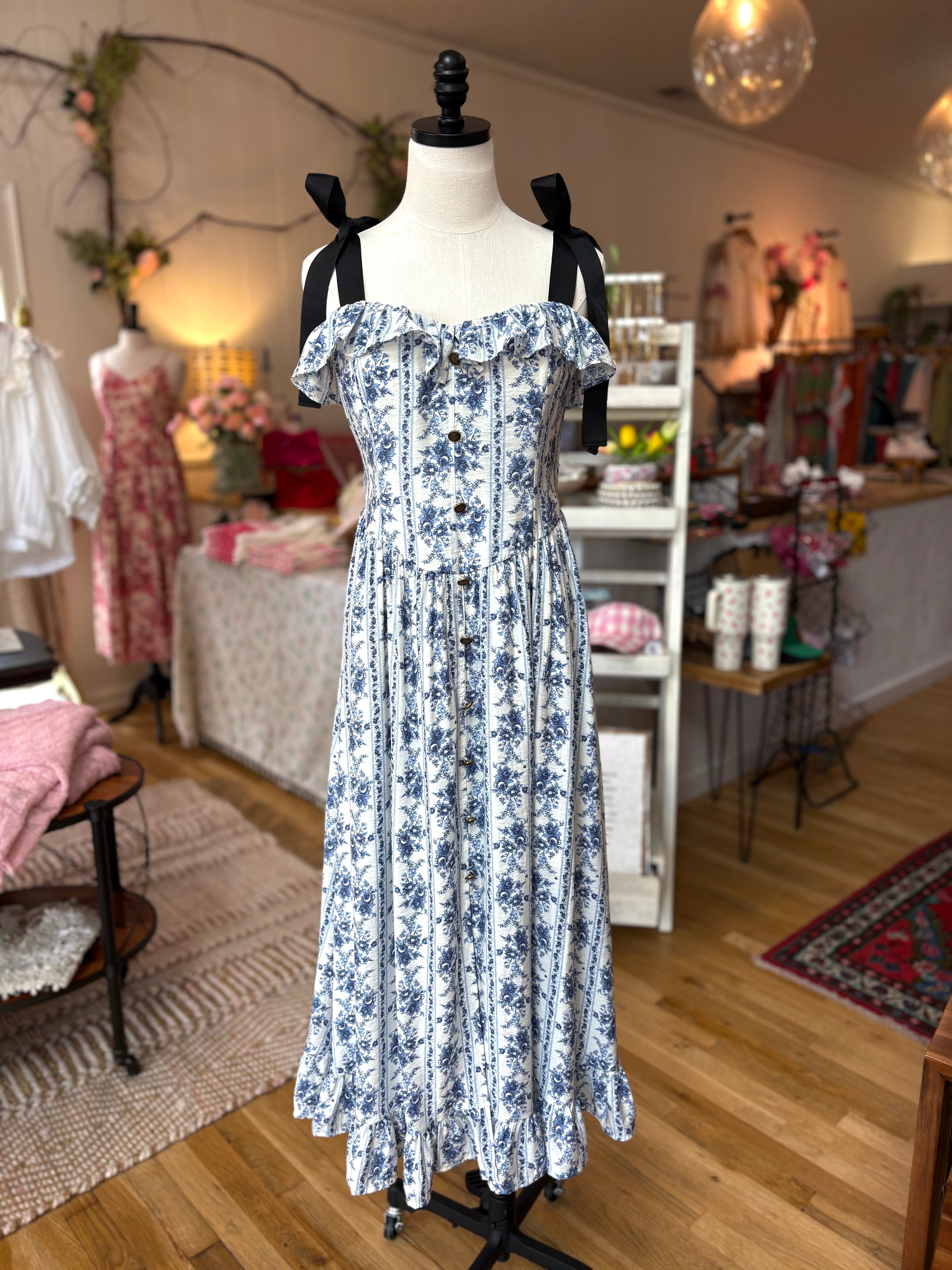 Evangeline Floral Midi Dress Mannequin